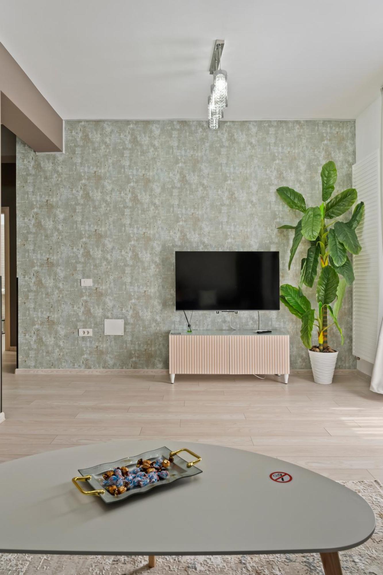 My Home Is Your Home Bukares Bagian luar foto